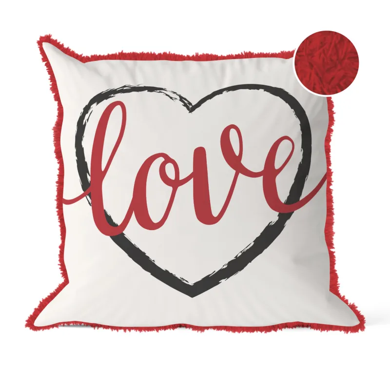 Декоративна възглавница "Love в сърце"